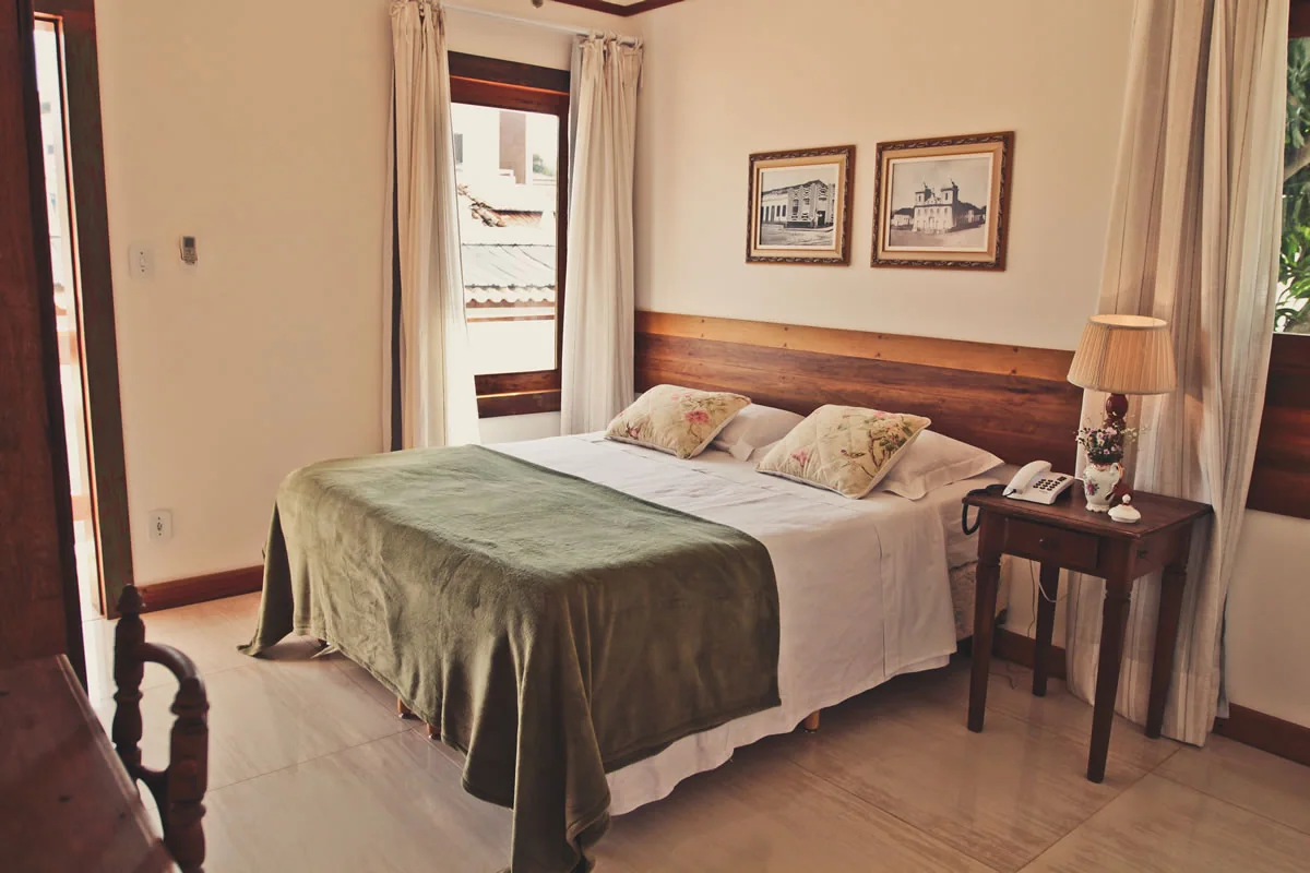 Quarto Luxo com cama de casal